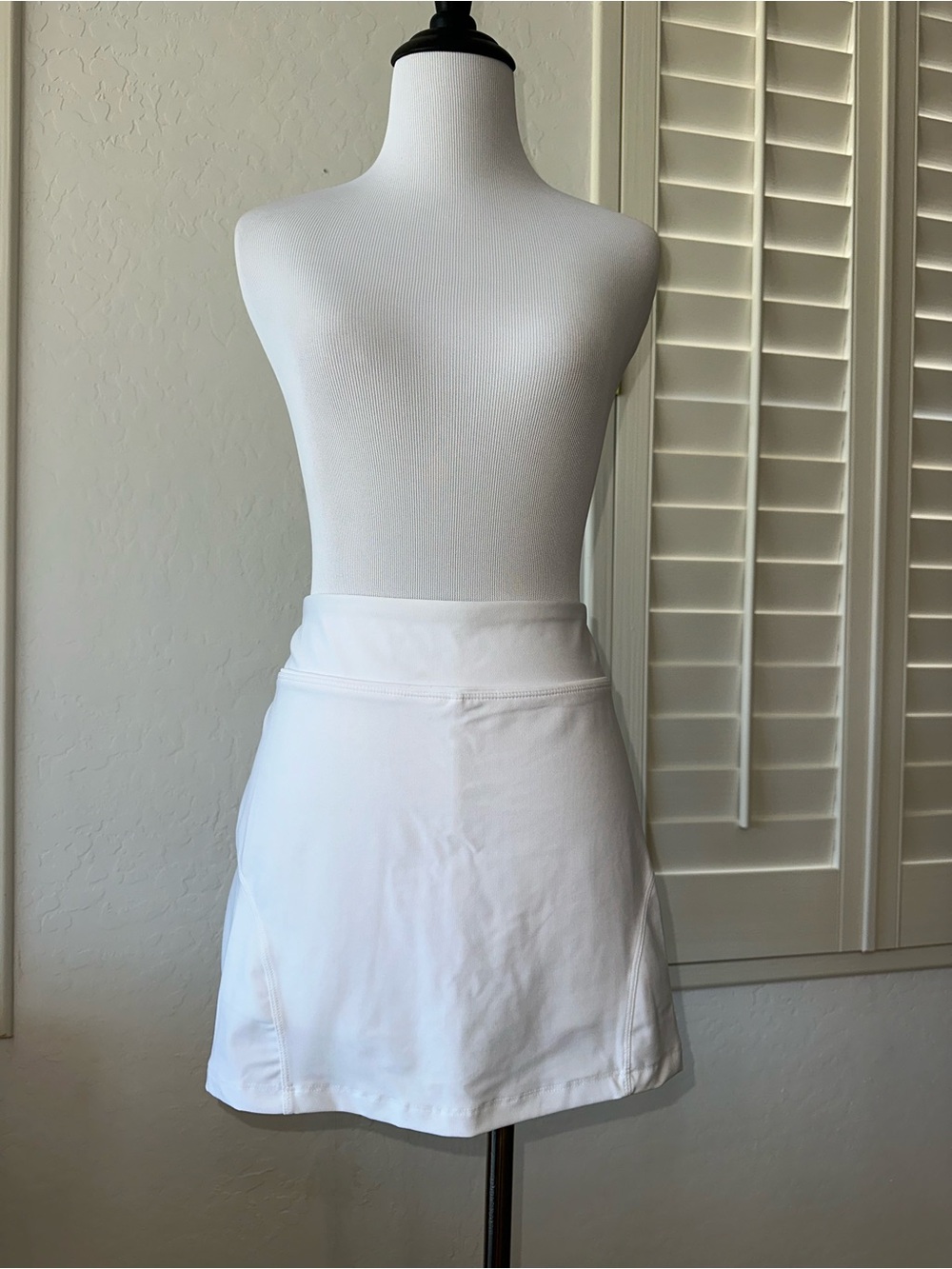 AVIA SIZE LARGE~CRISP WHITE A-LINE TENNIS GOLF SKIRT SKORT CLASSIC STYLE ~LINED